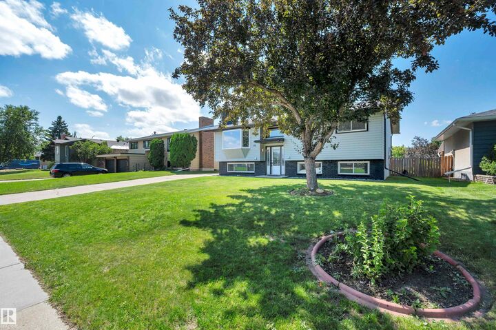 Property Photo:  18 Malvern Drive  AB T8A 3S2 