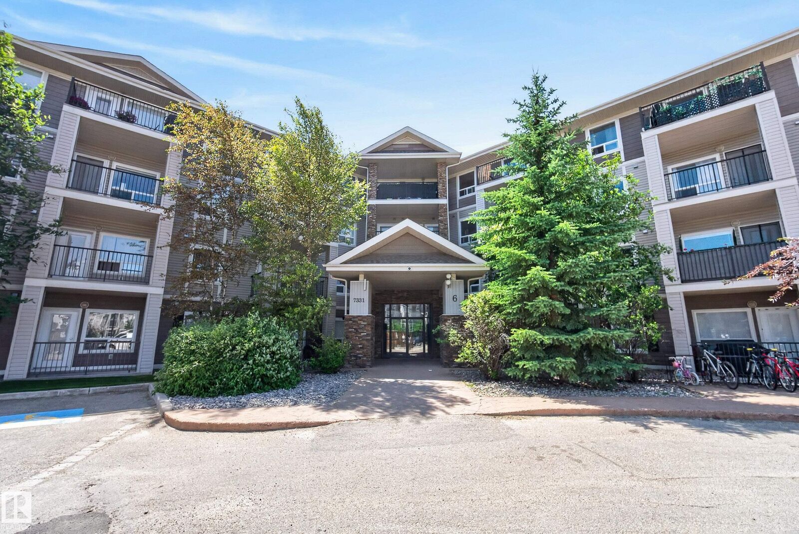 Property Photo: 7331 South Terwillegar Drive NW 6223 AB T6R 0L9