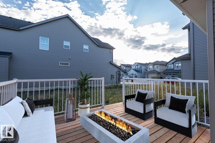 Property Photo:  2635 Donaghey Crescent SW  AB T6W 4T1 