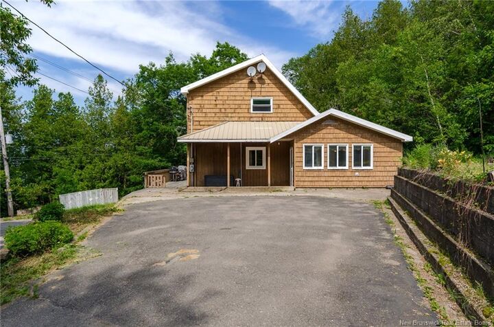 Property Photo:  38 Highview Roadway  NB E2M 6P9 