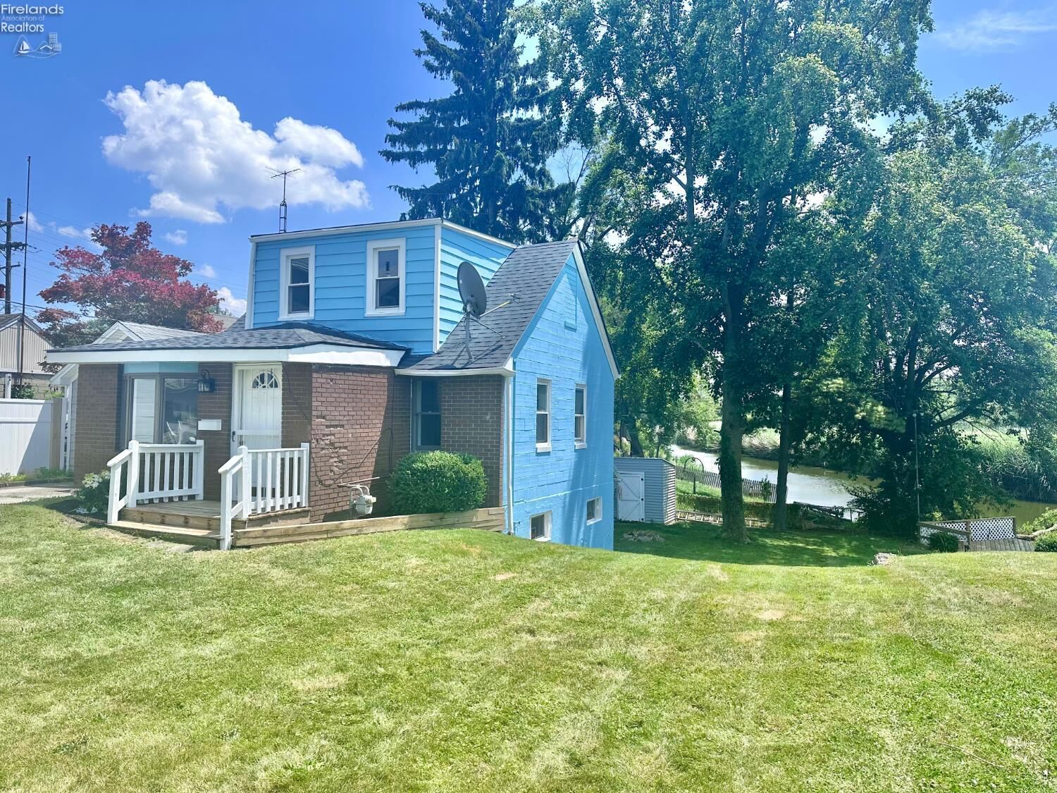 Property Photo:  2406 W Monroe Street  OH 44870 