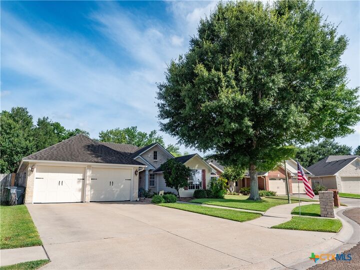 Property Photo: 318 Green Gable Drive TX 77904