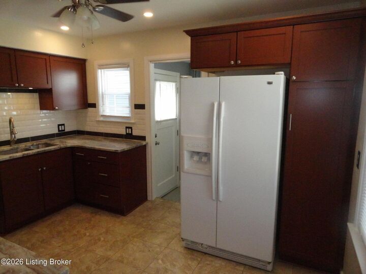 Property Photo: 502 Harris Pl KY 40222