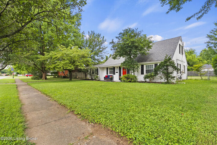 Property Photo: 4311 Lynnbrook Dr KY 40220