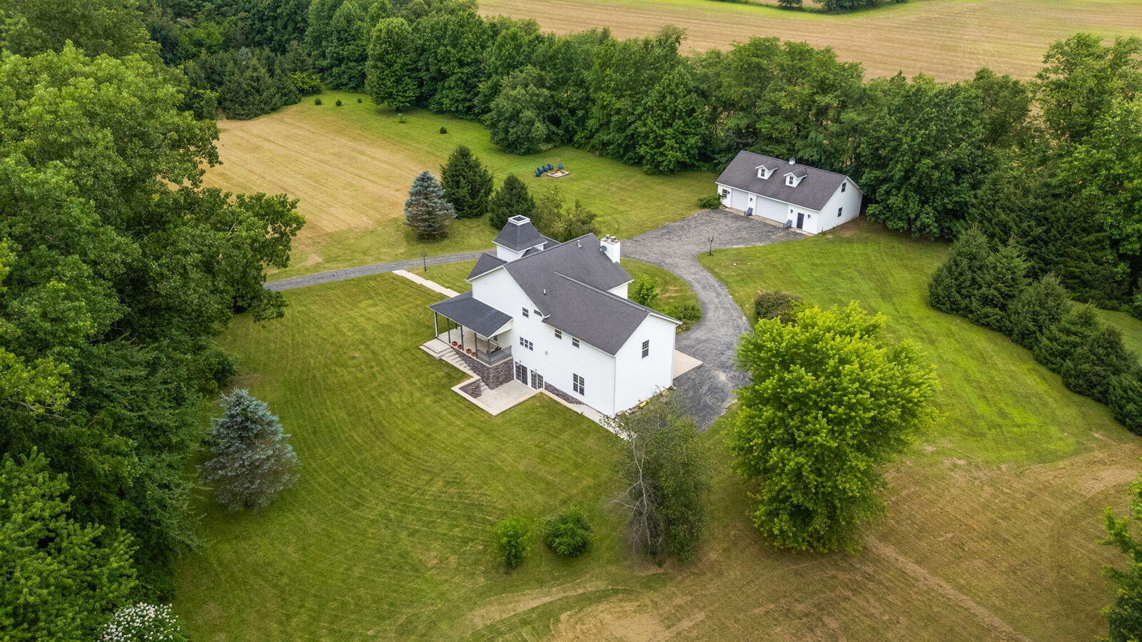 Property Photo: 409 N 325 IN 46383