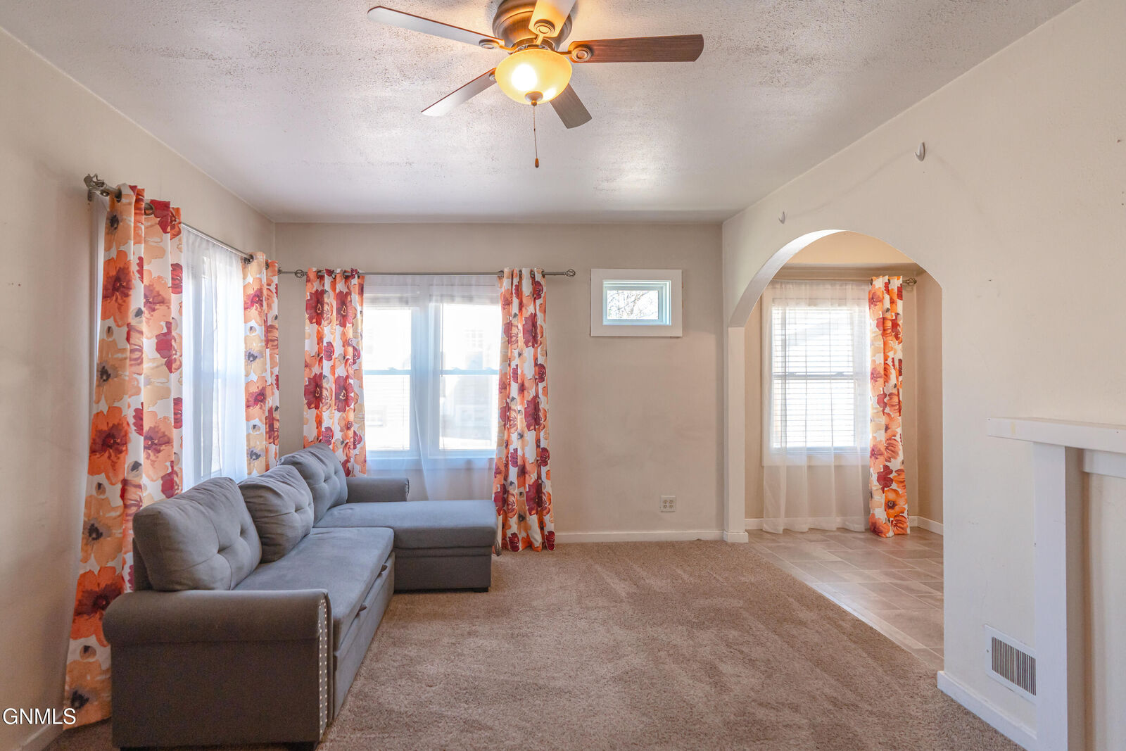 Property Photo: 909 E Avenue E ND 58501