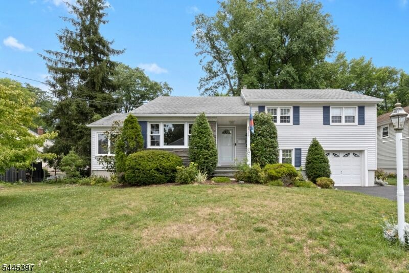 Property Photo:  1 Aberdeen Ct  NJ 07016 