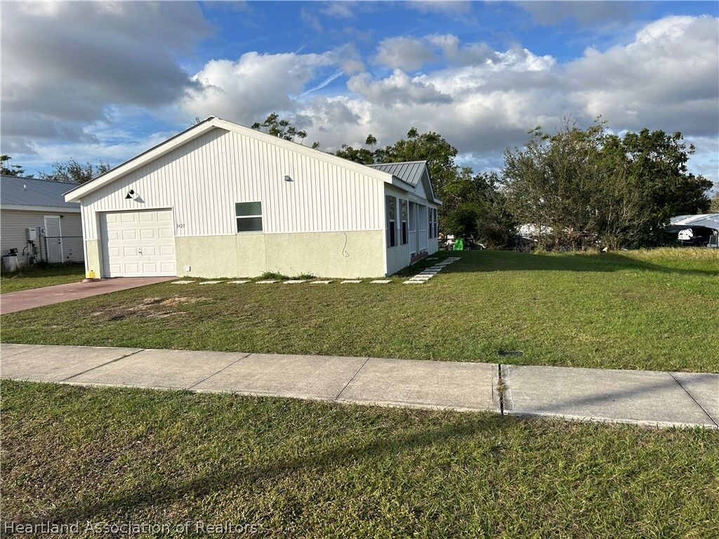 Property Photo:  1429 Inspiration Drive  FL 33870 