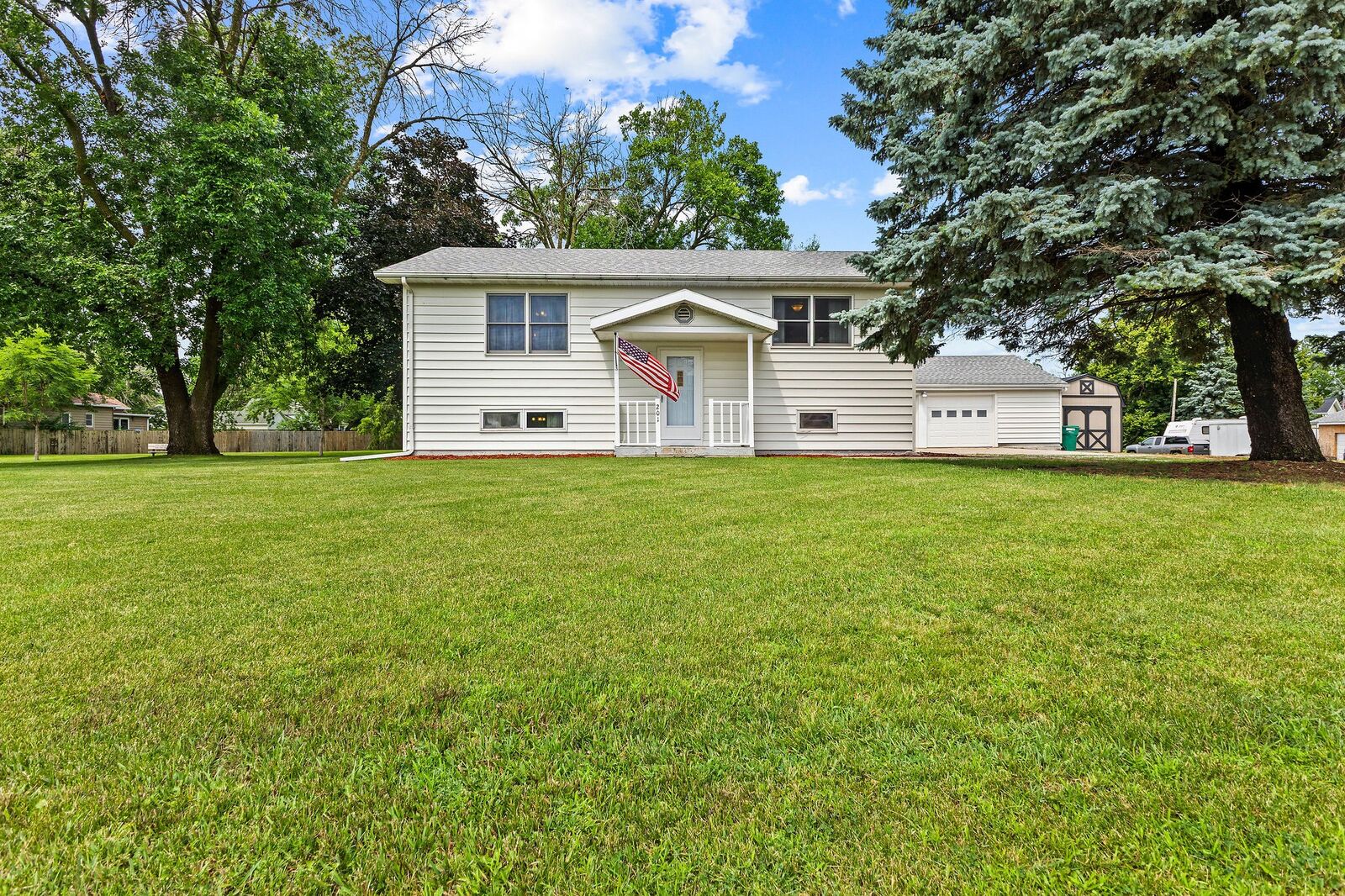 Property Photo:  201 15th Street  IA 50063 
