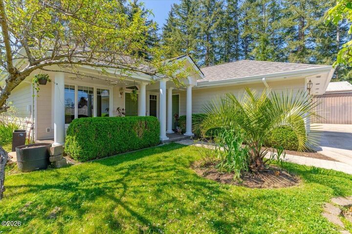 Property Photo:  1331 SE Maple Street  OR 97391 