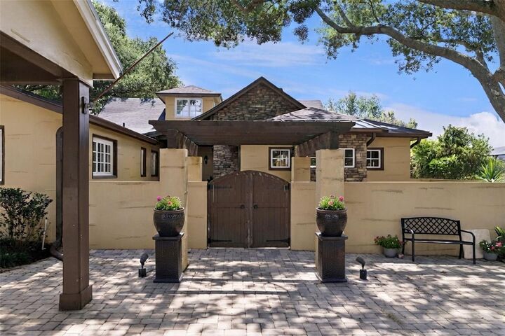 Property Photo: 1629 Hempel Avenue FL 34786