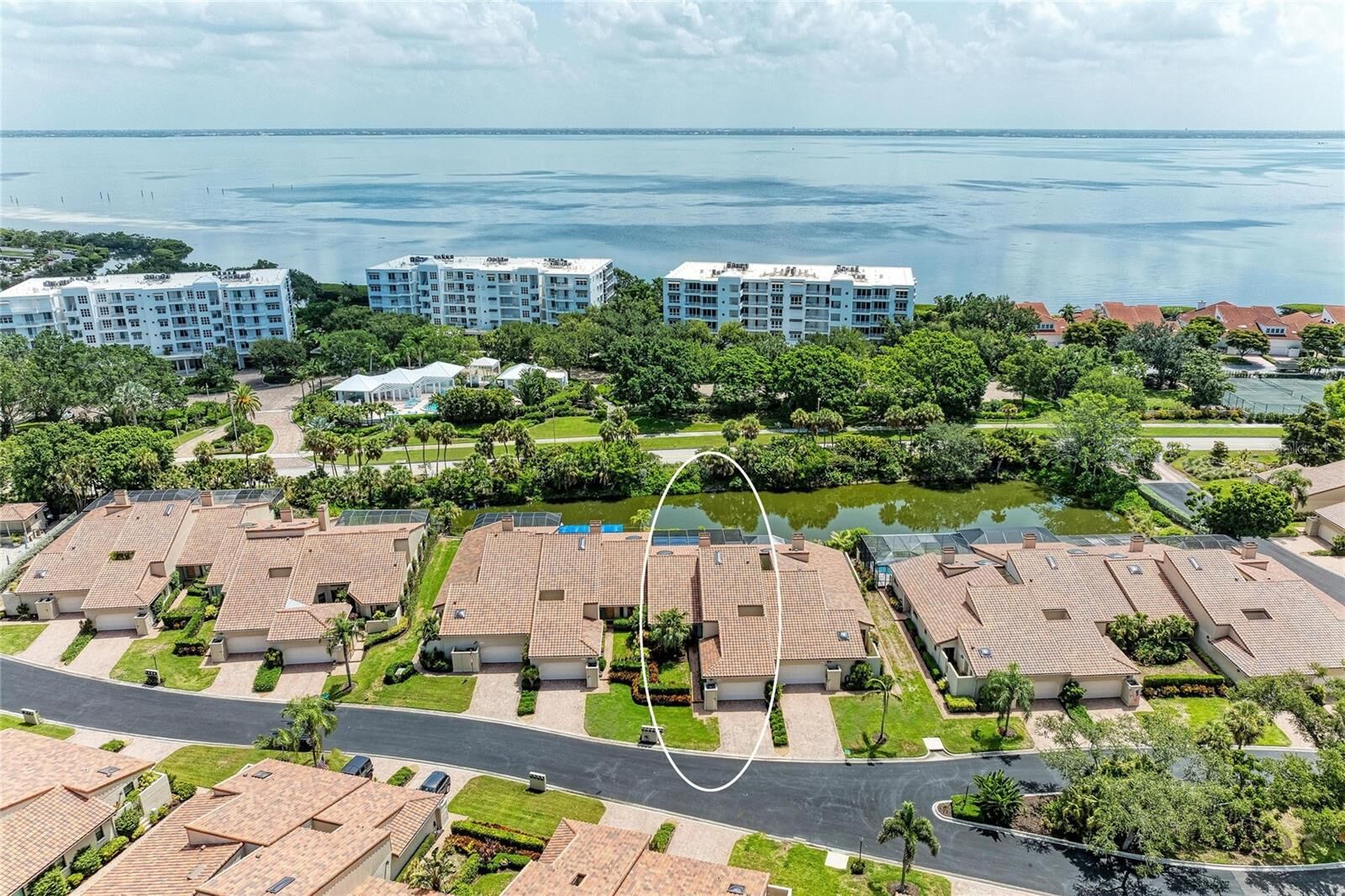 Property Photo:  2350 Harbour Oaks Drive  FL 34228 