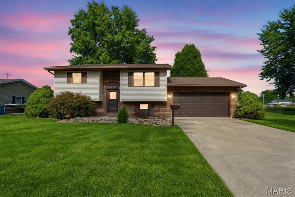 Property Photo: 3308 Bluebird Lane IL 62040