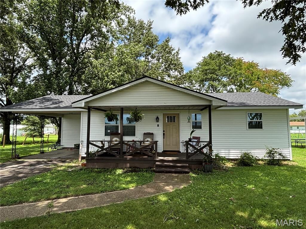 Property Photo: 709 W Sand Road MO 63730