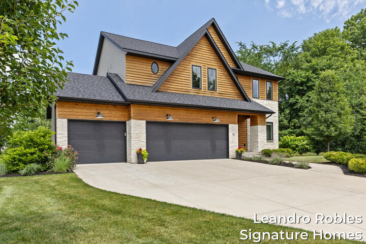 Property Photo: 6 Fox Point Court NE MI 49301