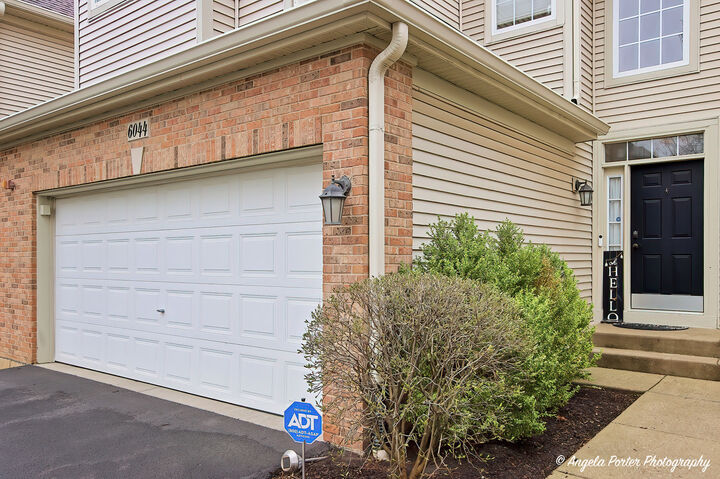 Property Photo: 6044 Canterbury Lane 9-3 IL 60192
