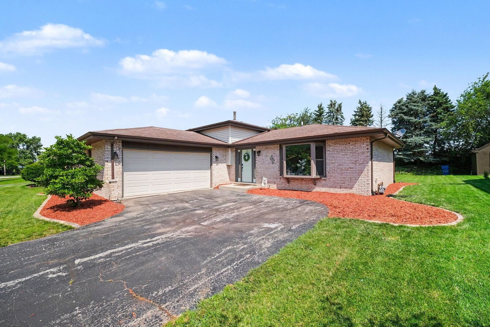 Property Photo:  537 Willow Lane  IL 60401 