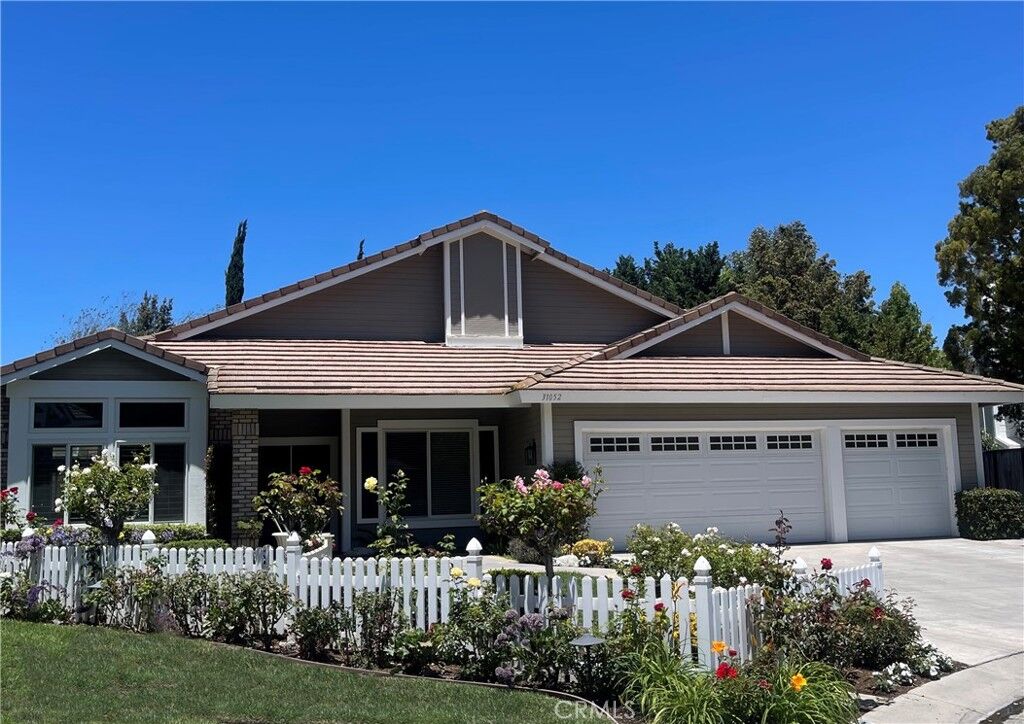 Property Photo: 31052 Corte Aurora CA 92675