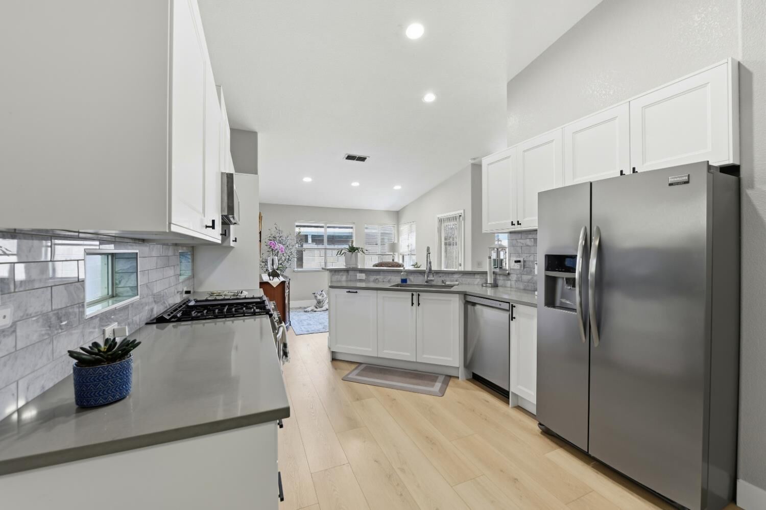 Property Photo: 7112 Sunpace Lane CA 95828