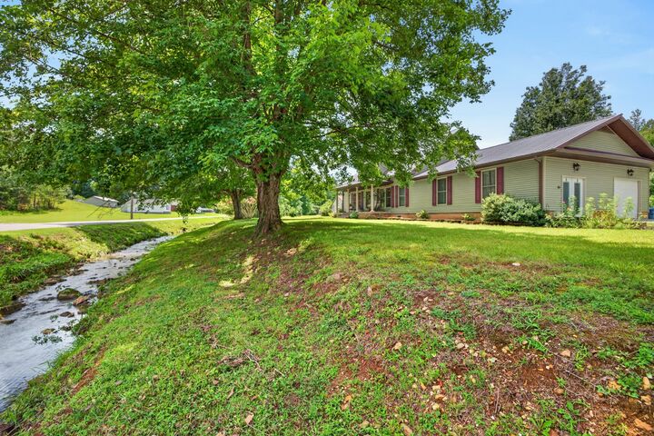 Property Photo: 255 Sandy Rd TN 37058