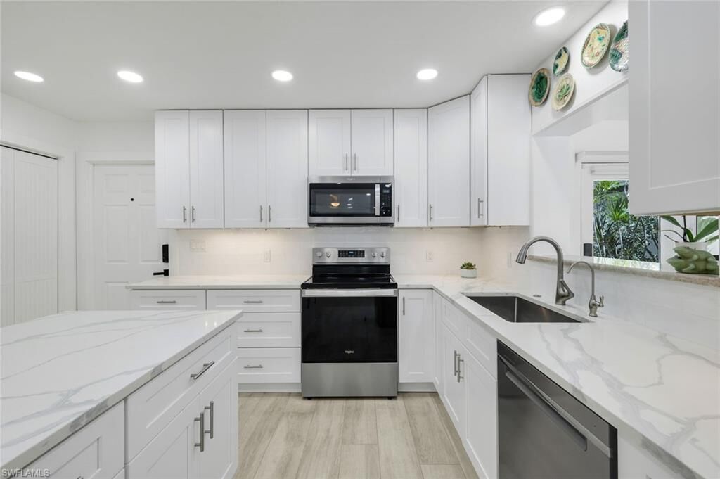 Property Photo: 12286 McGregor Woods Cir FL 33908