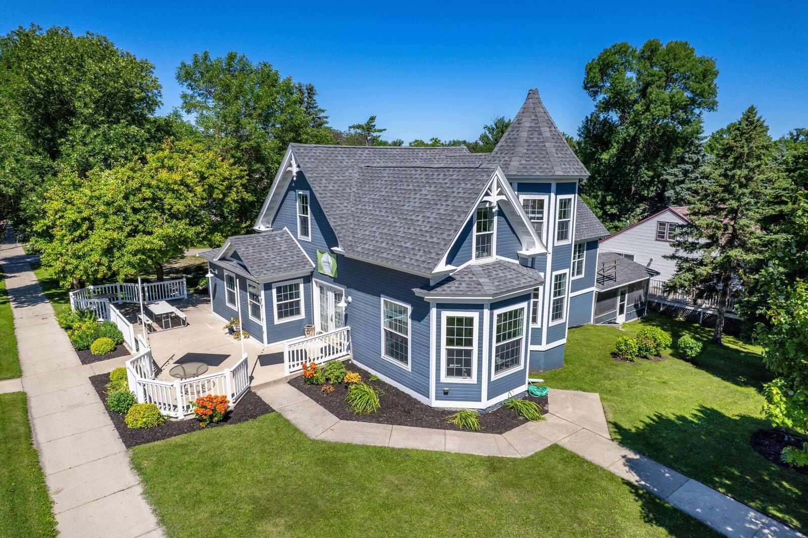 Property Photo:  102 Summit Street  MN 56515 