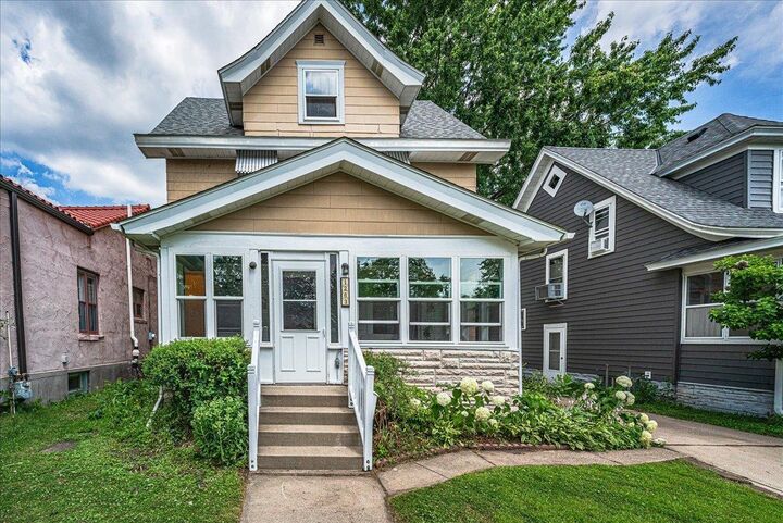 Property Photo:  1263 Minnehaha Avenue W  MN 55104 