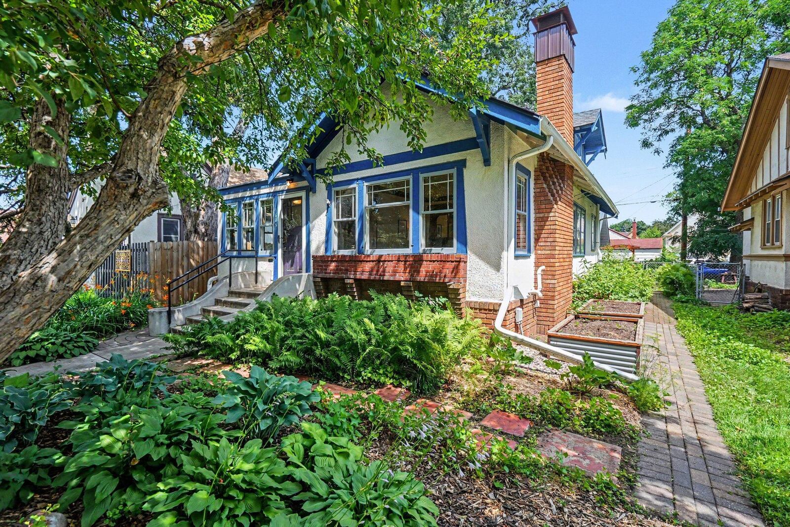 Property Photo:  4605 Portland Avenue  MN 55407 