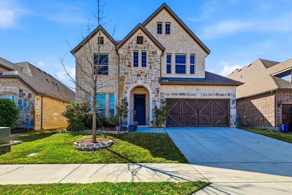 Property Photo: 2717 Calloway Creek Drive TX 76118