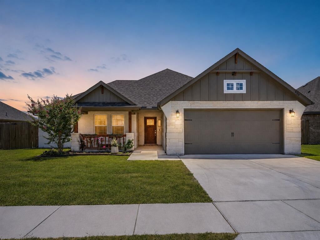 Property Photo:  956 Sam Street  TX 76082 