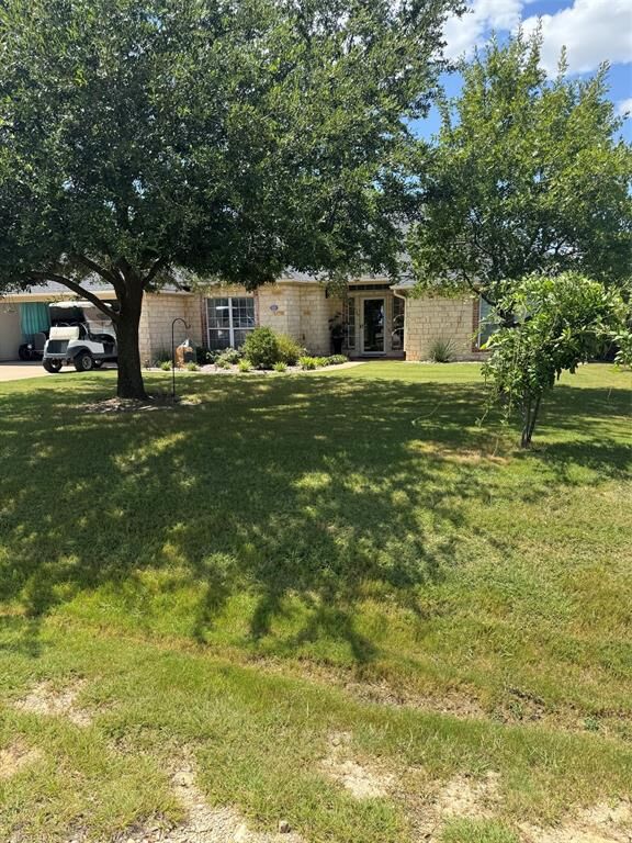 Property Photo: 616 Parker Lane TX 76048