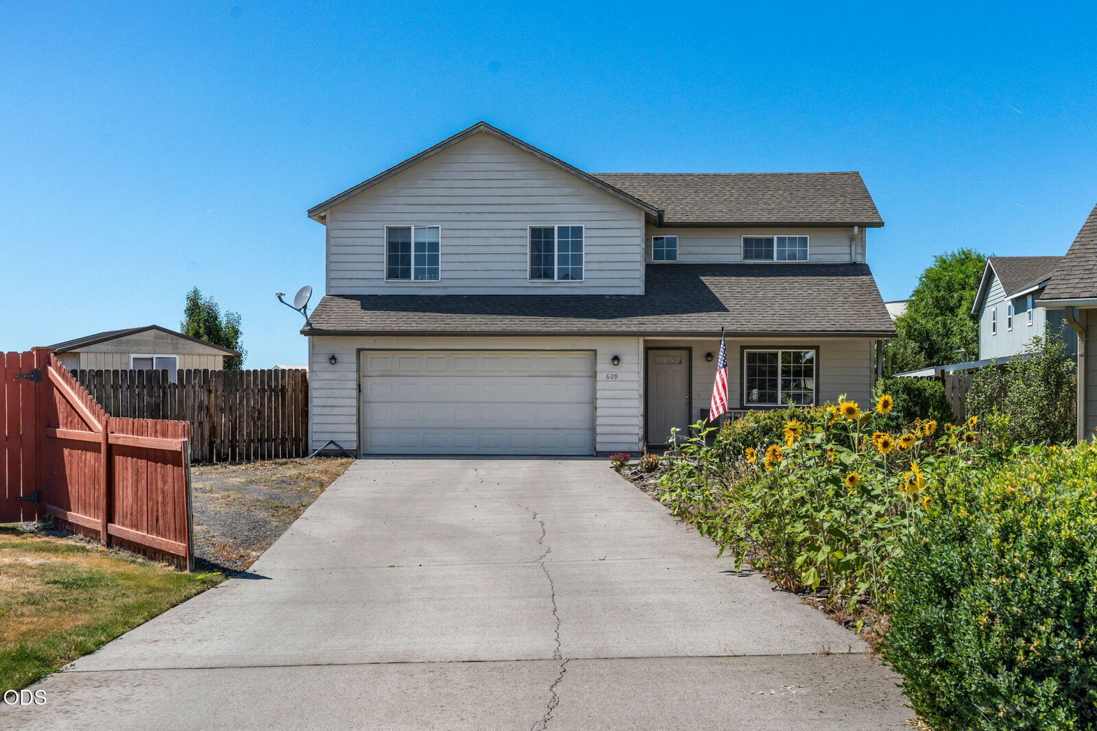 Property Photo: 609 NE Stoneridge Lane OR 97754