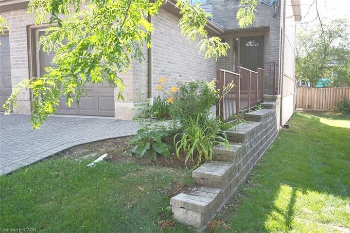 Property Photo: 230 Blackhorne Drive 37 ON N2E 1Z4