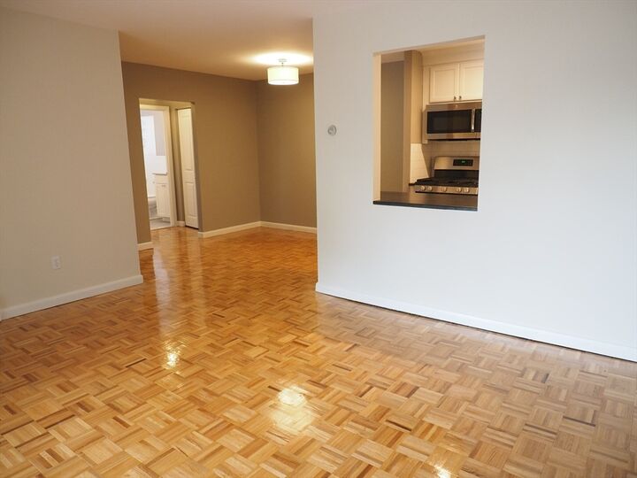 Property Photo:  10 Longwood Dr 10  MA 01810 