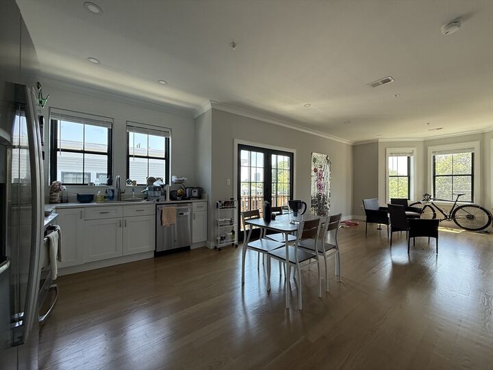 Property Photo: 285 Lamartine 3 MA 02130