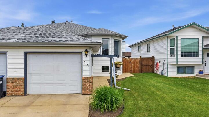 Property Photo:  24 Wildrose Drive  AB T4S 1G4 
