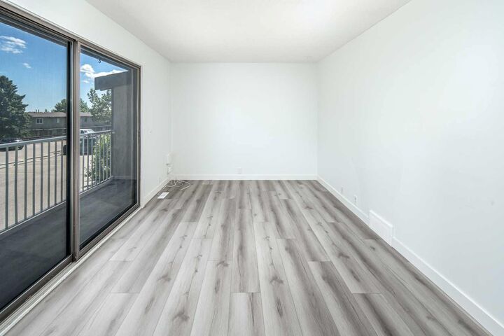 Property Photo: 1055 72 Avenue NW 49 AB T2K 5S4