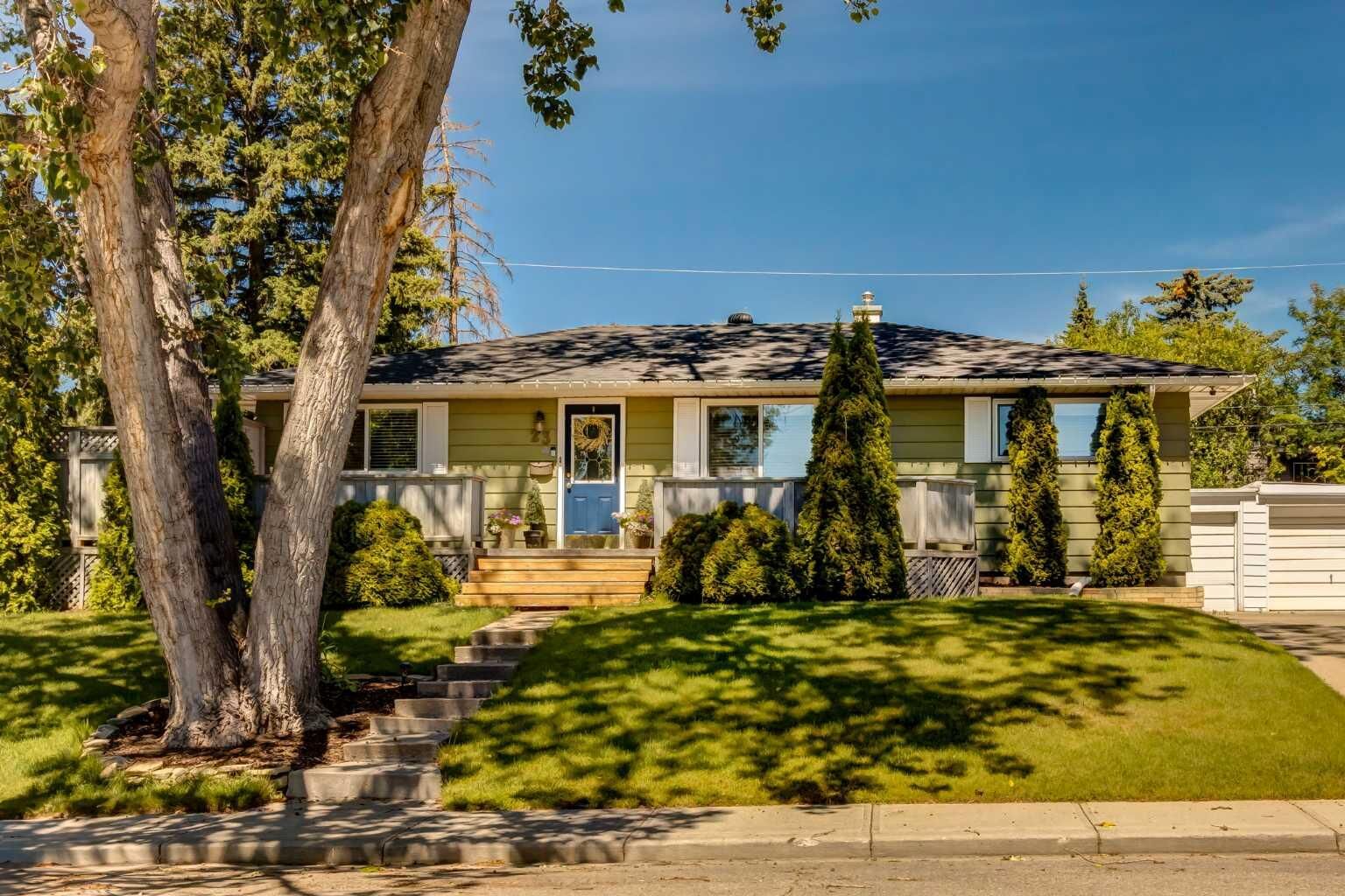 Property Photo:  23 Heston Street NW  AB T2K 2C3 