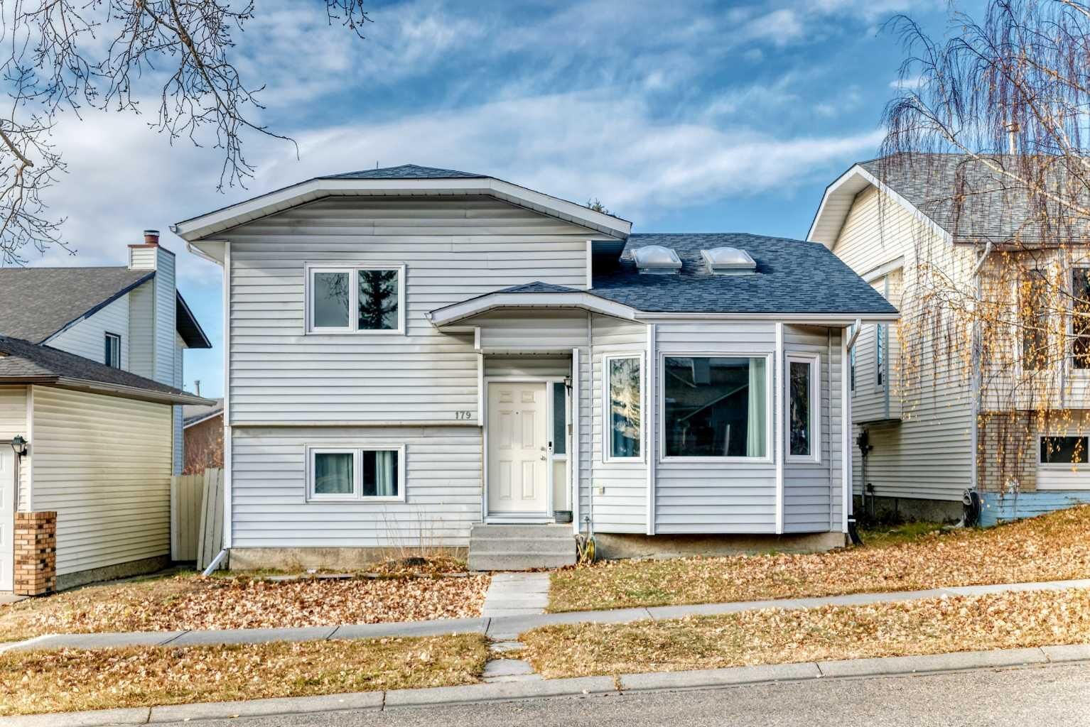Property Photo: 179 Hawkwood Boulevard NW AB T2R 0B3