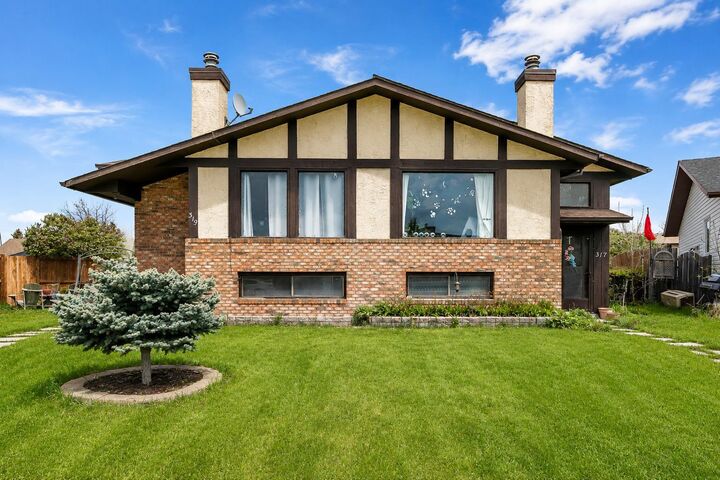 Property Photo: 319 Templemont Place NE AB T1Y 5A7