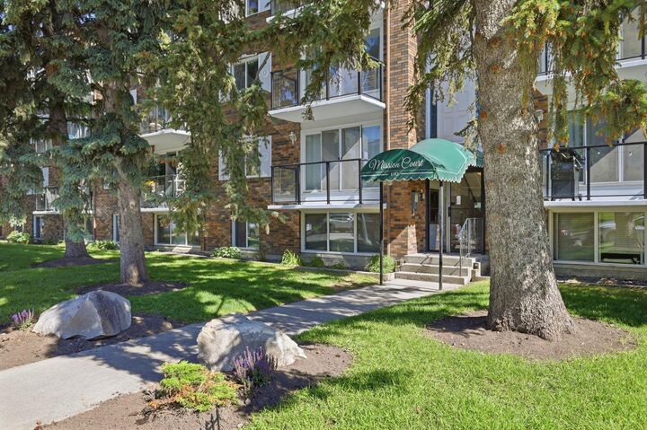 Property Photo: 110 24 Avenue SW 401 AB T2S 0J9