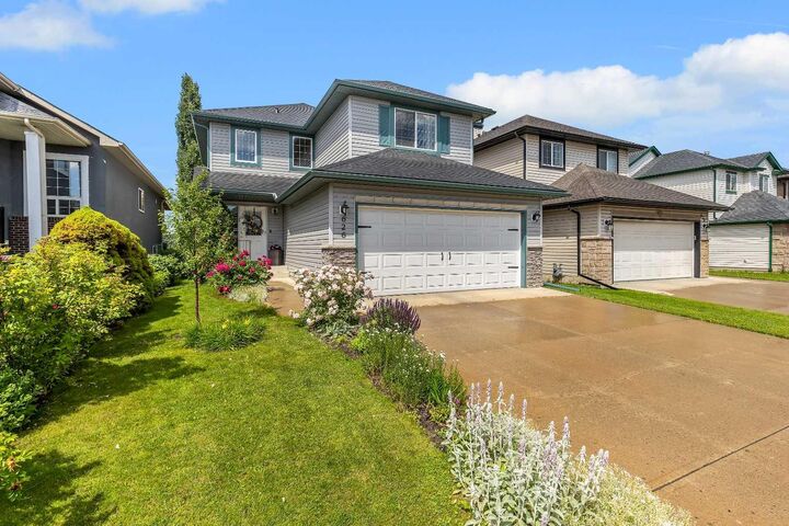 Property Photo:  626 Saddlecreek Way NE  AB T3J 4A3 