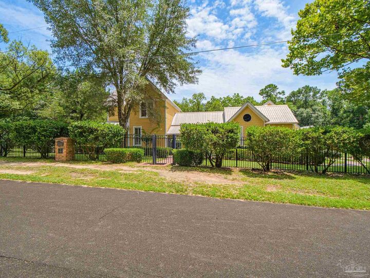 Property Photo: 73 Scribner Ave FL 32435