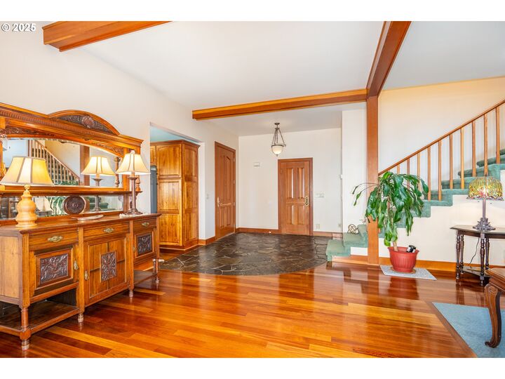 Property Photo:  1055 NW Estate Dr  OR 97376 