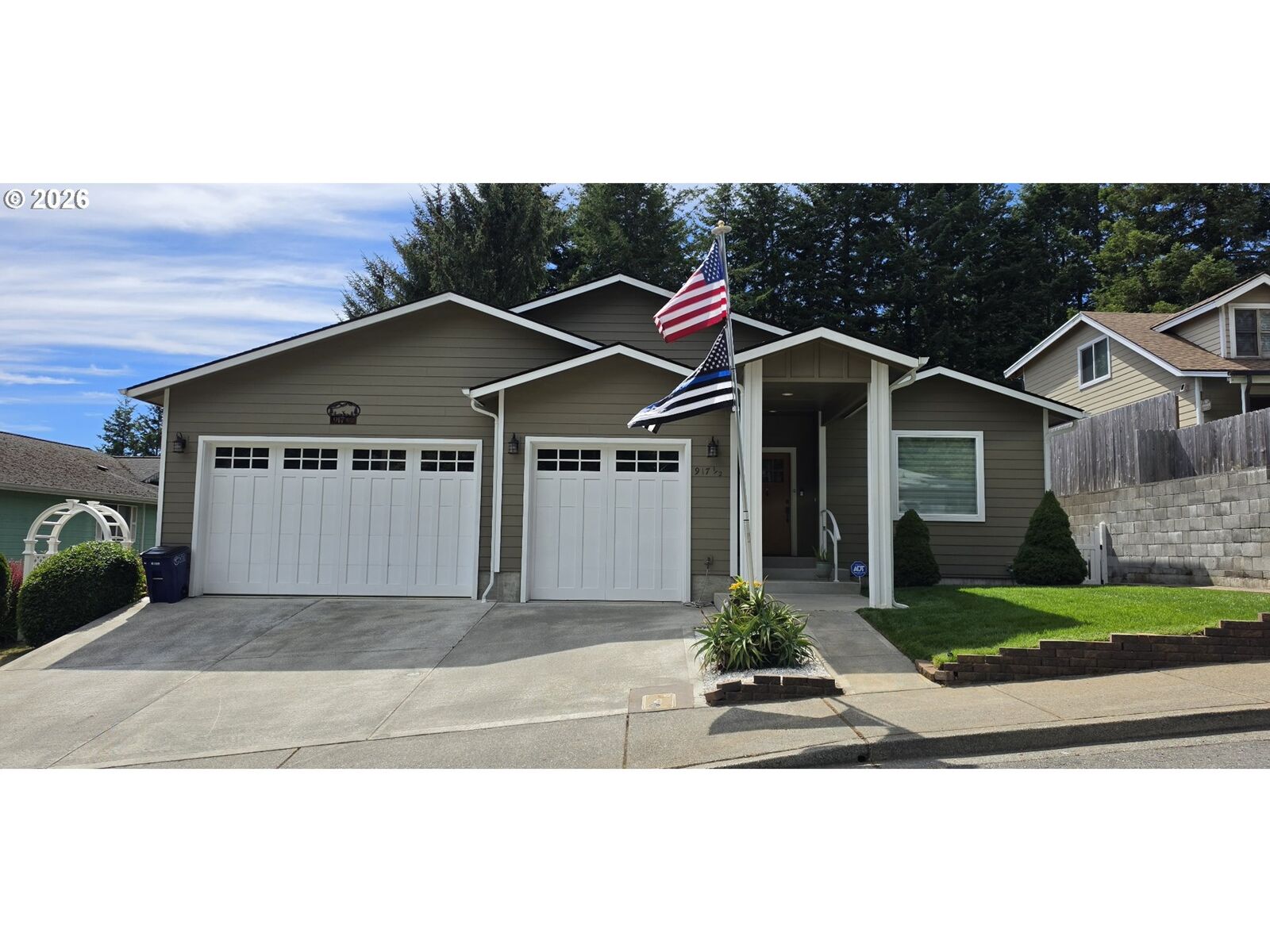 Property Photo:  917.5 7th St  OR 97415 