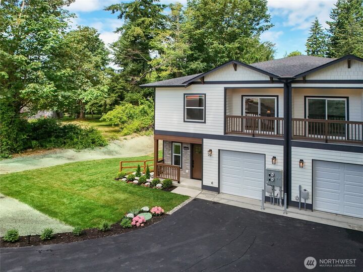 Property Photo:  3333  Nassau Street A  WA 98201 