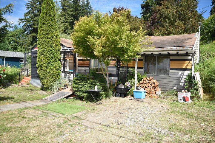 Property Photo:  1647  Beach Drive E  WA 98366 