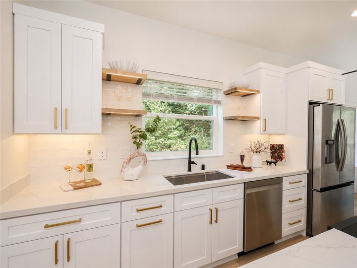 Property Photo:  3333  Nassau St B  WA 98201 