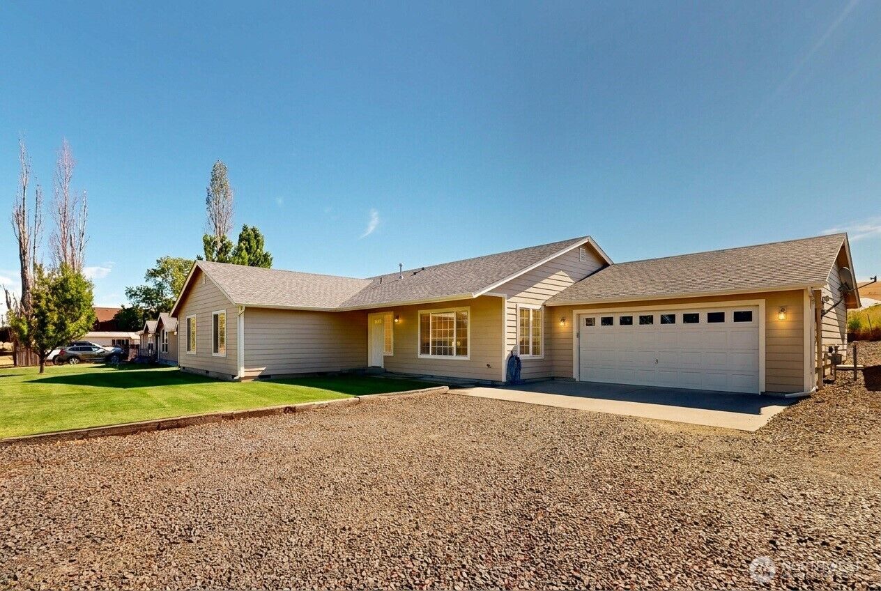 Property Photo:  107 S Hill Street  OR 97886 