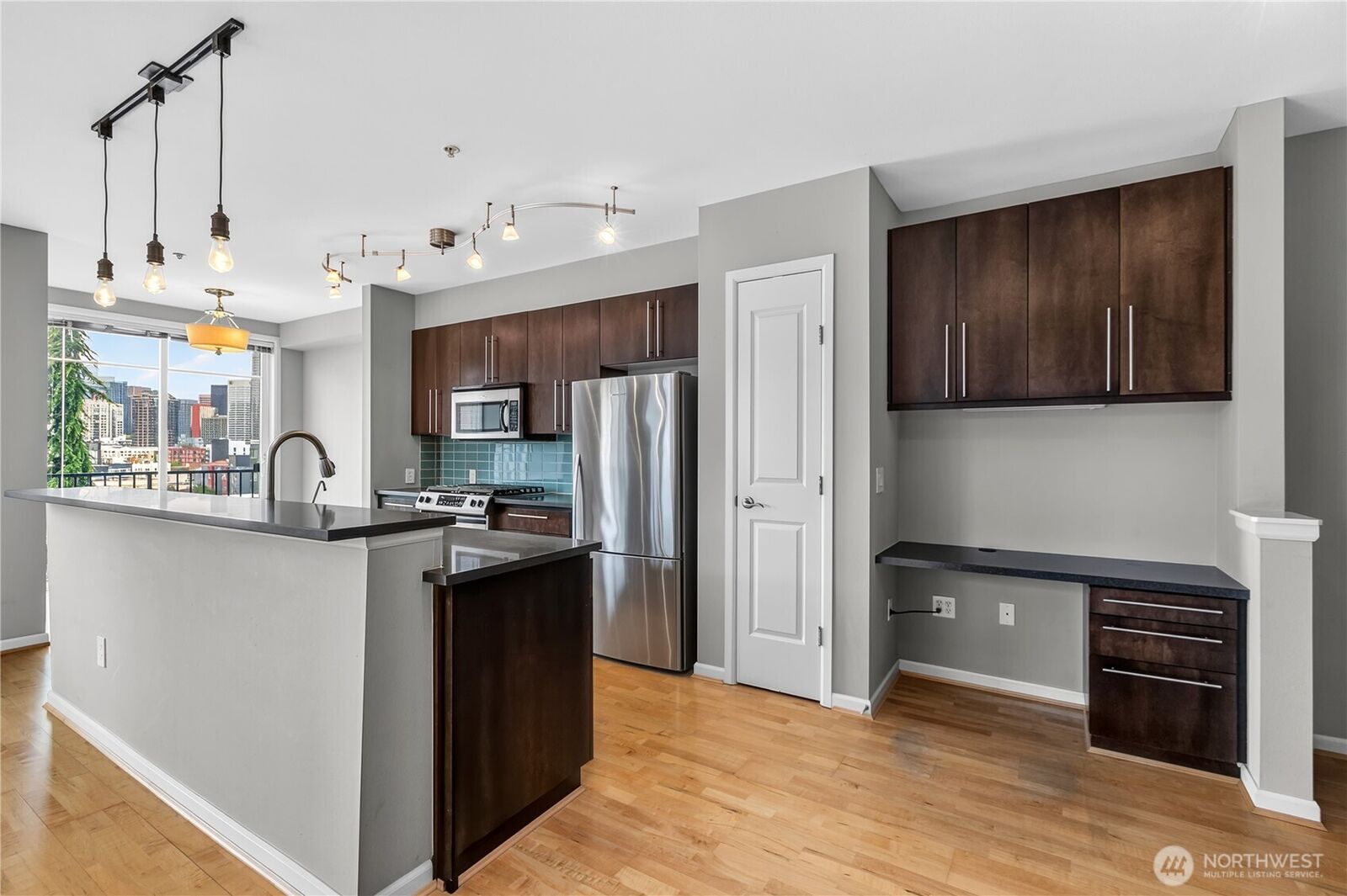 Property Photo: 124 Bellevue Avenue E 601 WA 98102